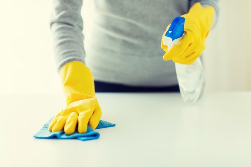 Reusable cleaning products and recyclable packaging